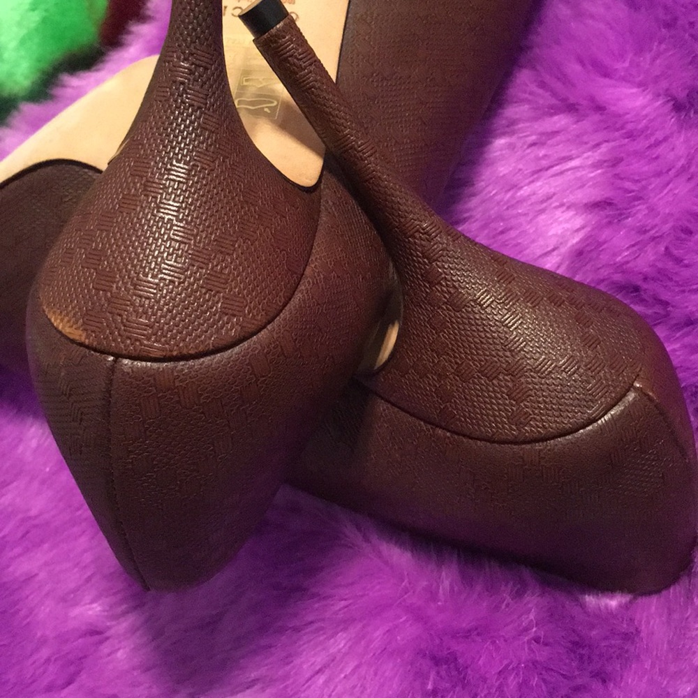 Gucci Anyoo Sophia Peep Toe Platform - Picture 5 of 5